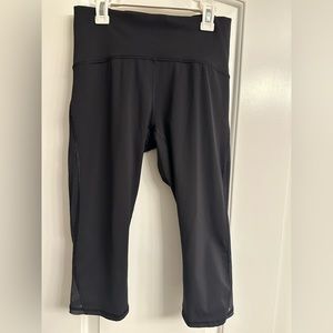Lululemon Size Small Black Capri Leggings Like New